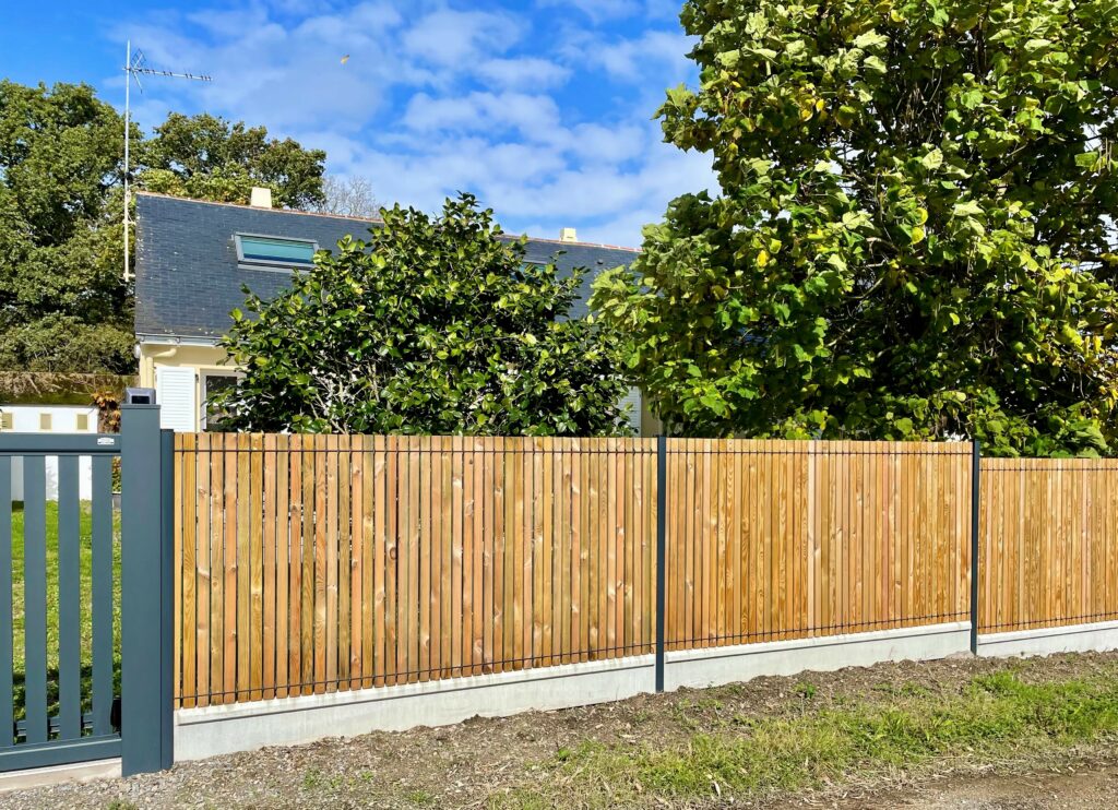 CLOTURE-GRILLAGE-RIGIDE-OCCULTANT-BOIS