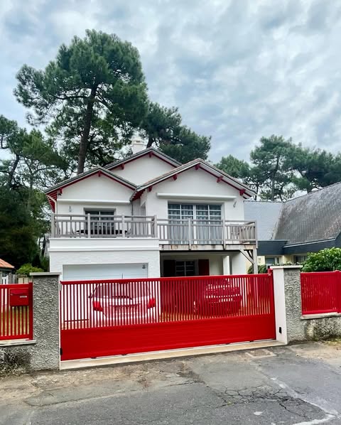 portail aluminium coulissant rouge