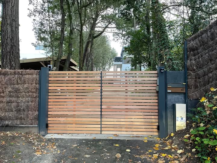 portail coulissant bois motorisé