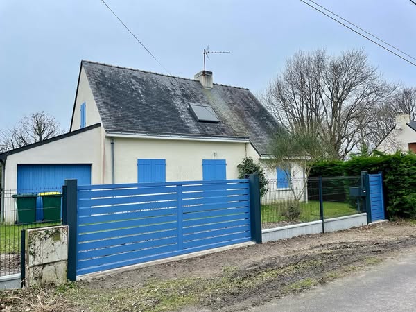 portail coulissant en aluminium bleu