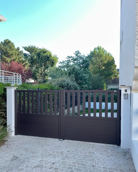 portail aluminium battant